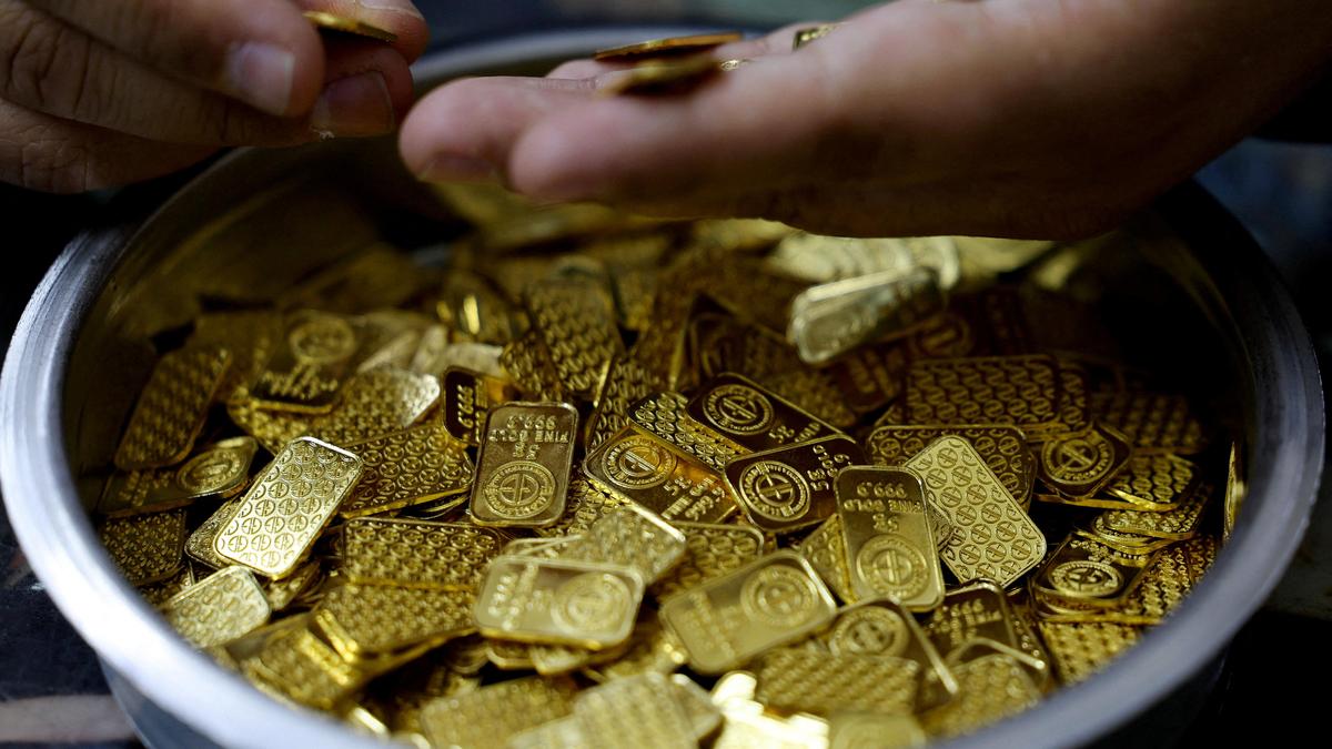 Gold Surges as Investors Flee to Safety