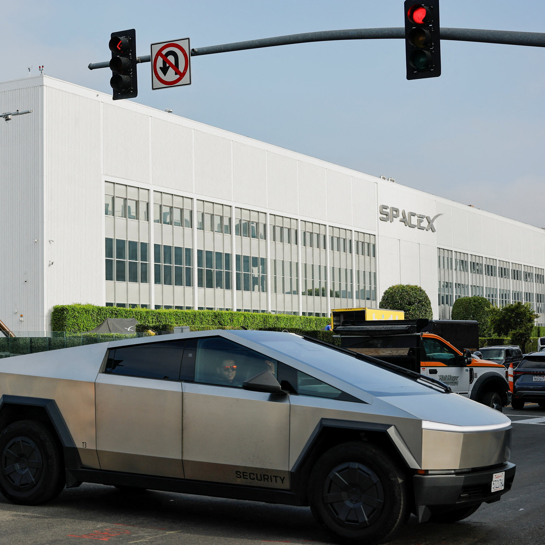 Musk Eyes a SpaceX-Tesla Mega-Merger