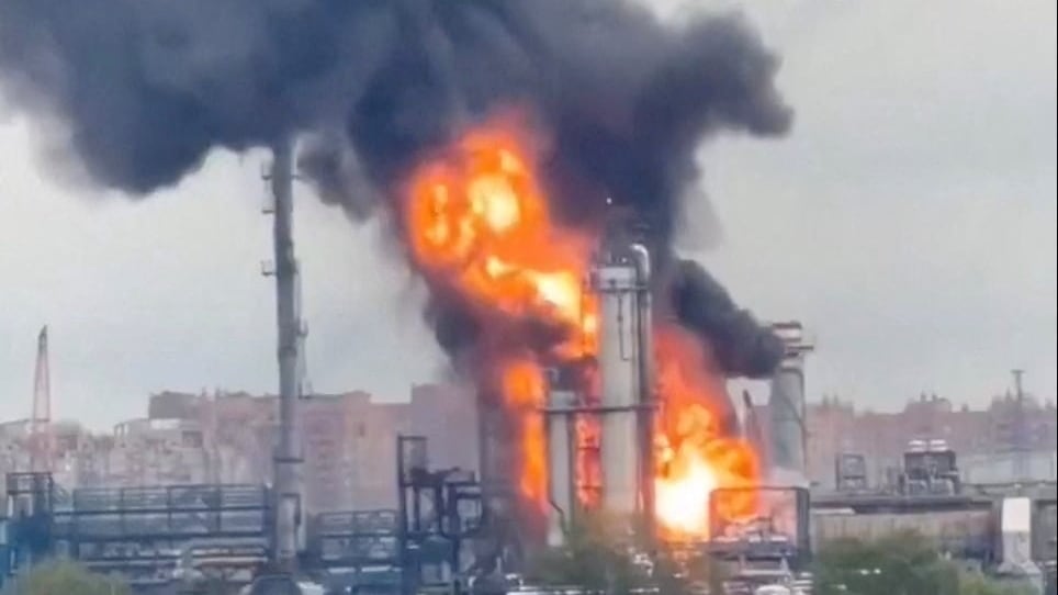 Ukraine Strikes Moscow Refinery, Escalating Energy War