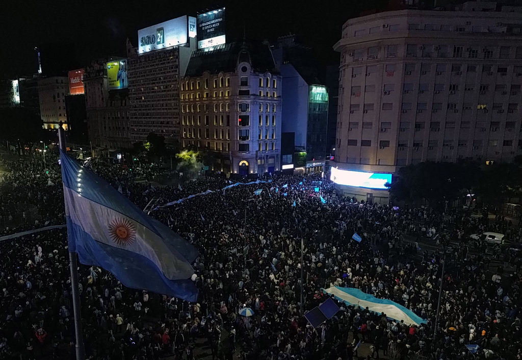 World Cup 2026: Messi, Fan Clashes, and Semifinal Anticipation