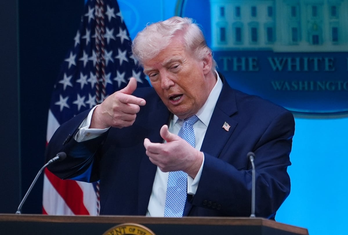 Trump Points “1,000 Missiles” at Iran as Strait of Hormuz Crisis Deepens